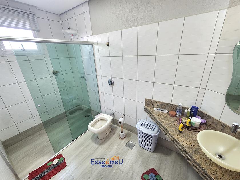 Casa de condomínio sobrado para venda possui 398 metros quadrados com 3 quartos
