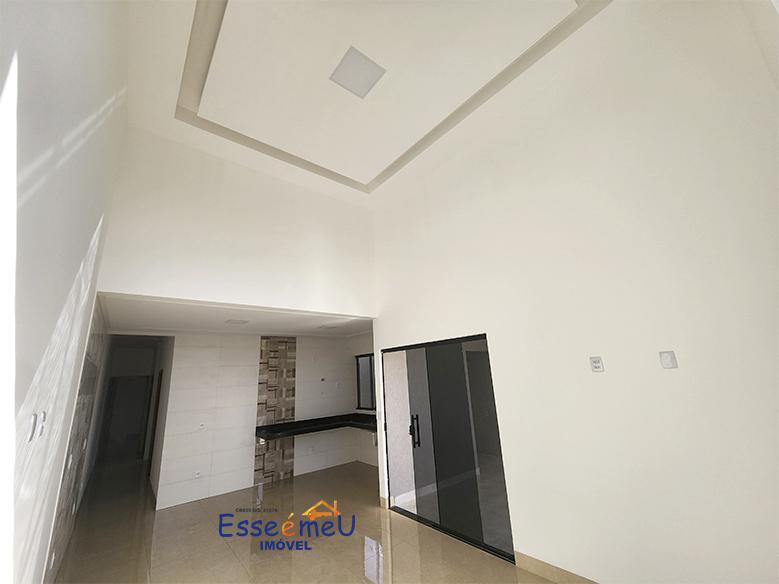 Linda casa pé direito duplo, 3 quartos com suíte em Residencial Petrópolis - Goiânia - GO