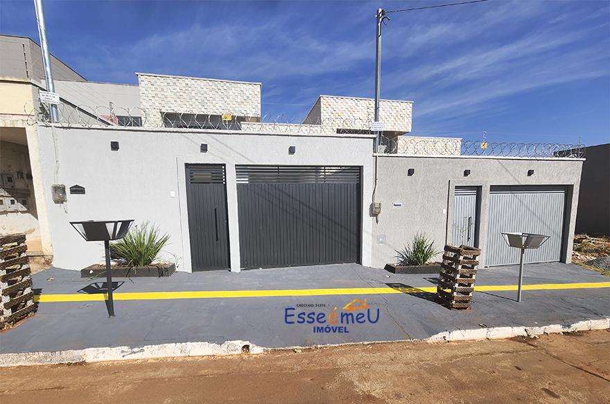 Linda casa pé direito duplo, 3 quartos com suíte em Residencial Petrópolis - Goiânia - GO