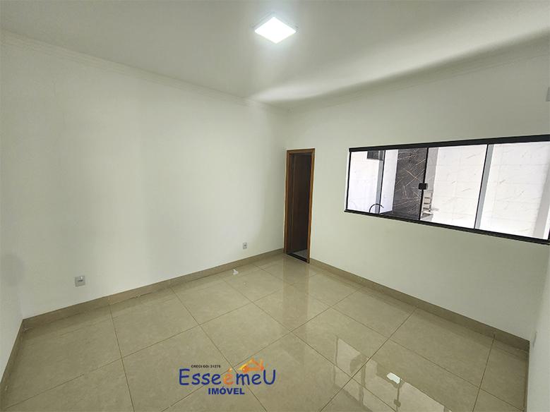 Linda casa pé direito duplo, 3 quartos com suíte em Residencial Petrópolis - Goiânia - GO