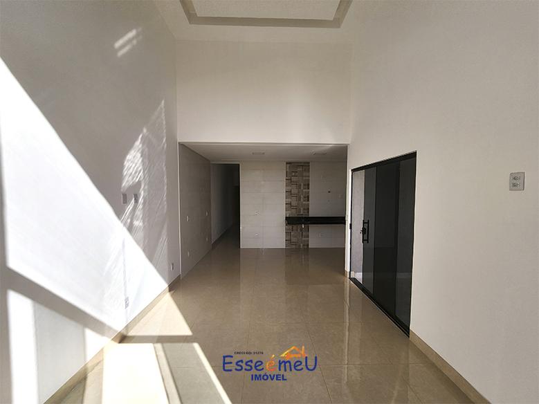 Linda casa pé direito duplo, 3 quartos com suíte em Residencial Petrópolis - Goiânia - GO