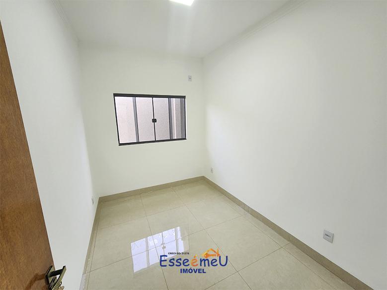 Linda casa pé direito duplo, 3 quartos com suíte em Residencial Petrópolis - Goiânia - GO