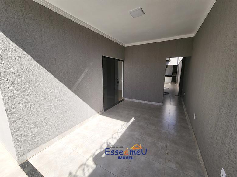 Linda casa pé direito duplo, 3 quartos com suíte em Residencial Petrópolis - Goiânia - GO
