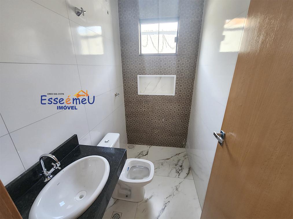 Linda casa Setor Jardim Clarissa pé direito duplo, 2 quartos, uma suíte e quintal grande