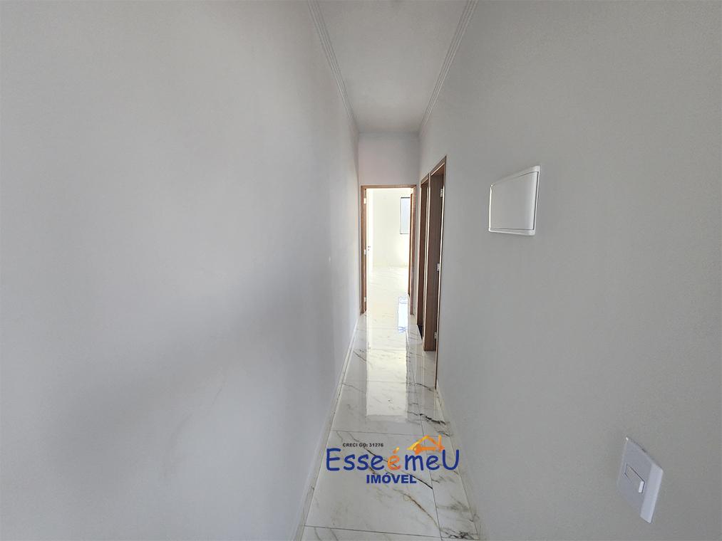 Linda casa Setor Jardim Clarissa pé direito duplo, 2 quartos, uma suíte e quintal grande
