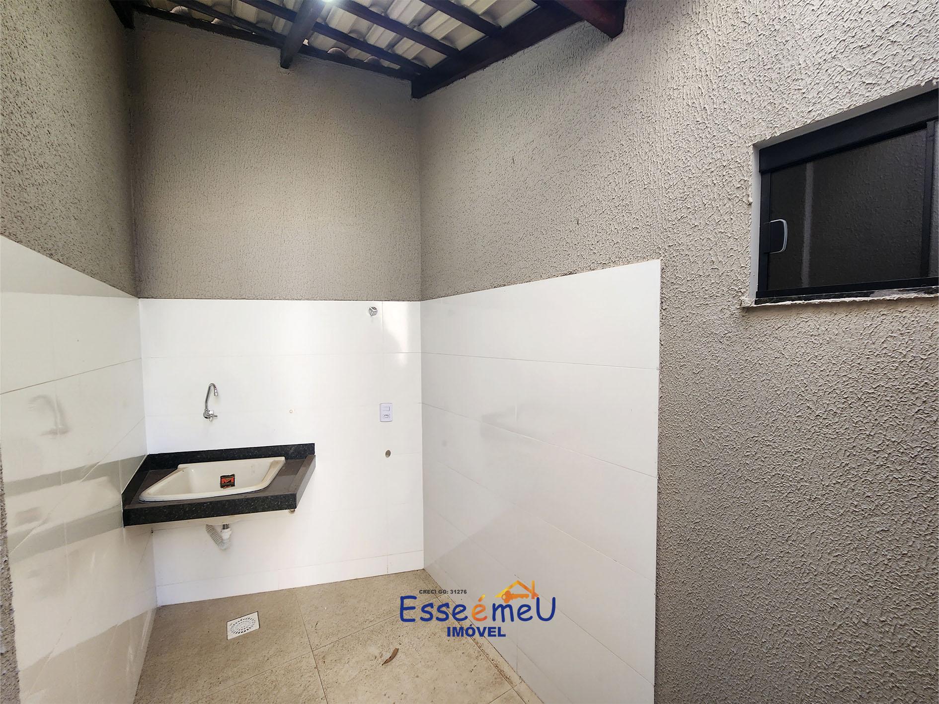 Linda casa Setor Santos Dumont, 3 quartos com suítee garagem para 2 carros