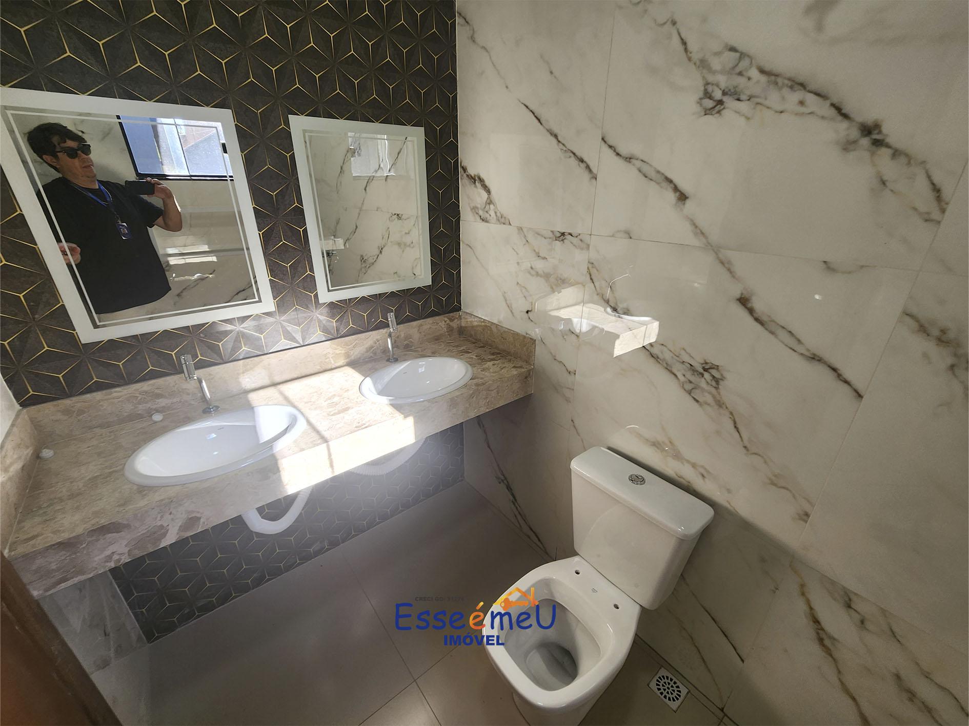 Linda Casa Setor Santos Dumont , 3 quartos, uma suíte, acabamento de luxo próximo ao Portal Shopping