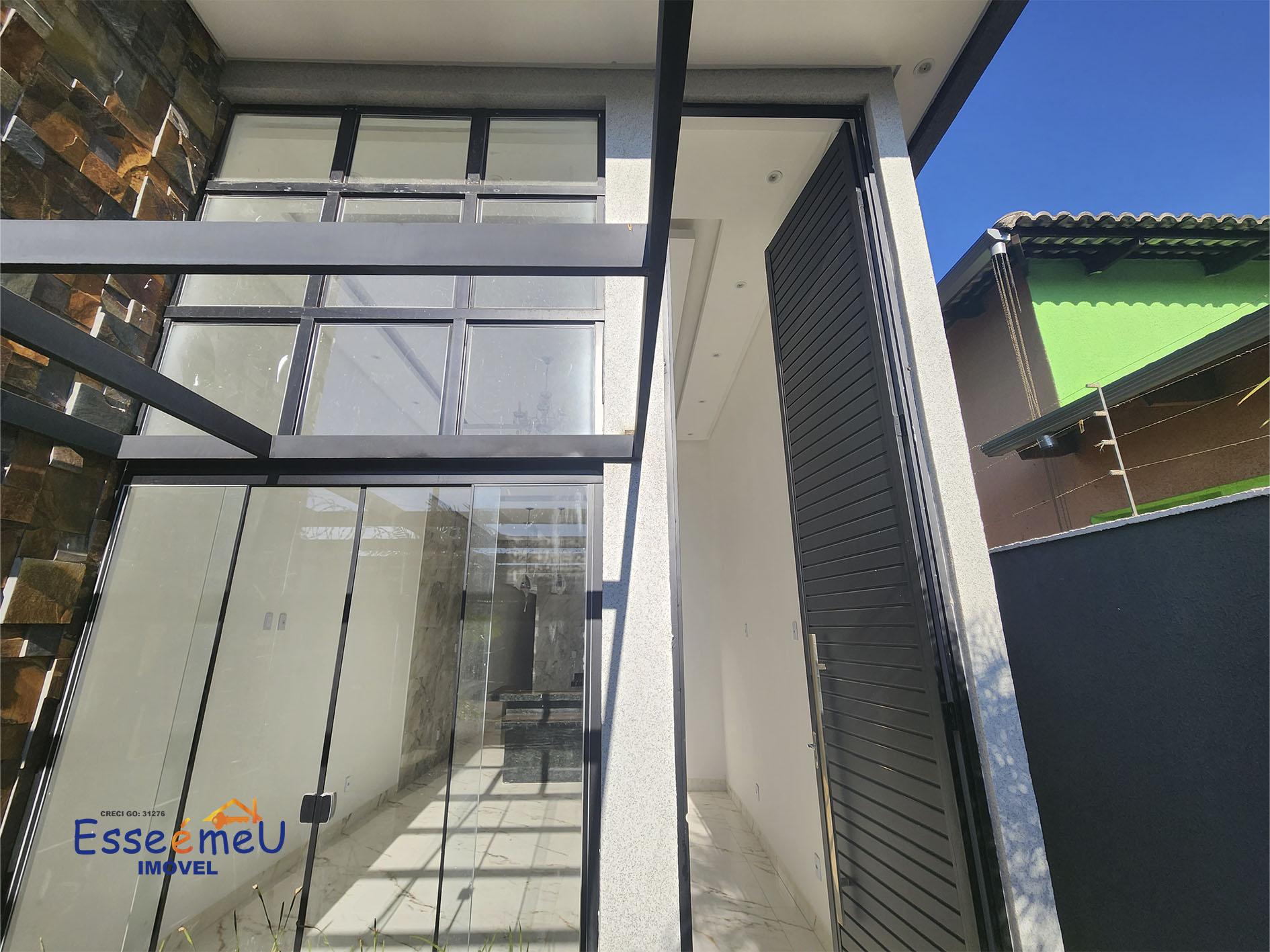 Linda Casa Setor Santos Dumont , 3 quartos, uma suíte, acabamento de luxo próximo ao Portal Shopping
