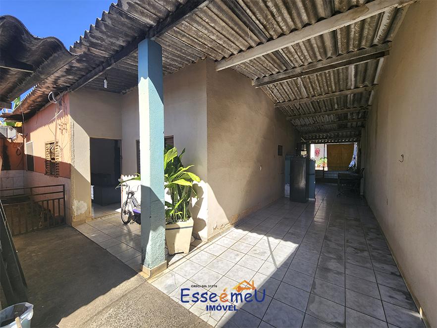 Lote com 3 imóveis, renda de 2 mil por mês