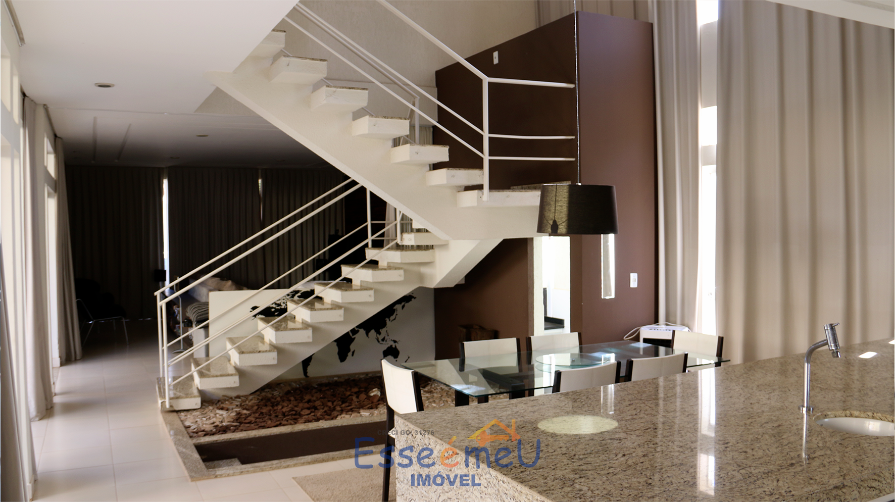 SOBRADO 5 QUARTOS JARDINS MADRI 370m²