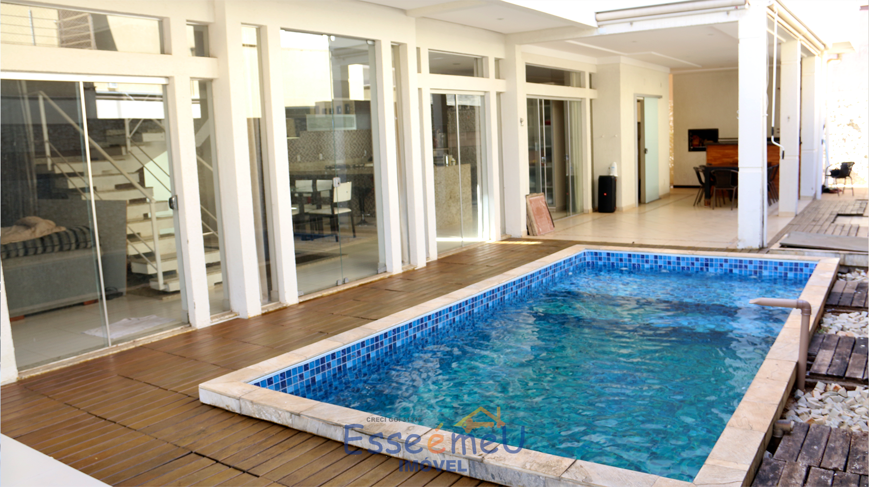 SOBRADO 5 QUARTOS JARDINS MADRI 370m²