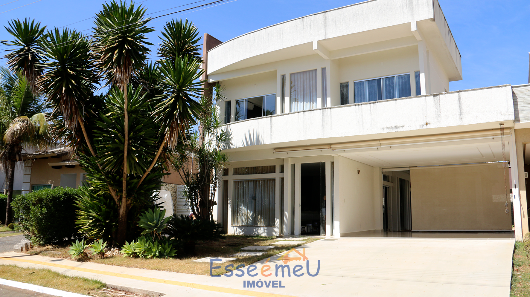 SOBRADO 5 QUARTOS JARDINS MADRI 370m²