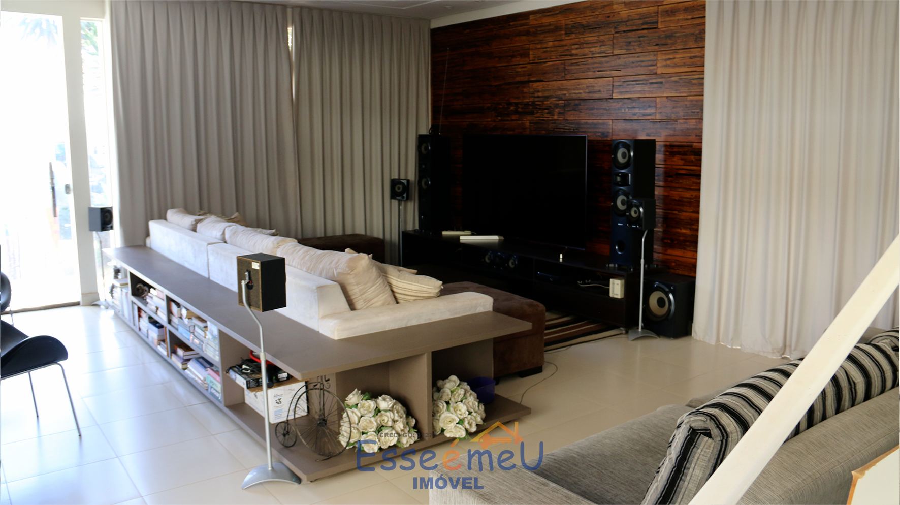SOBRADO 5 QUARTOS JARDINS MADRI 370m²