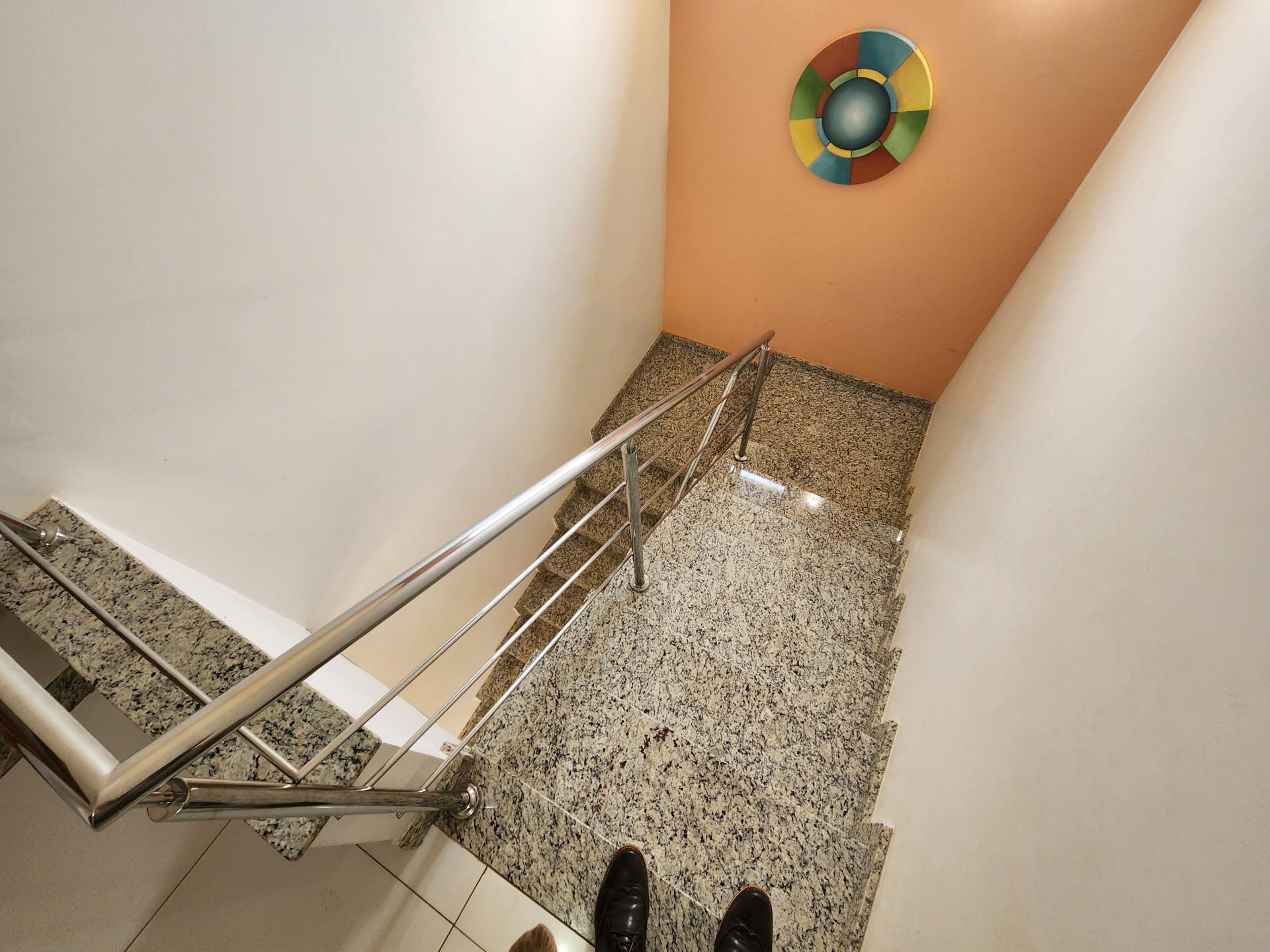 Sobrado Condomínio Jardins Madri 5 suítes